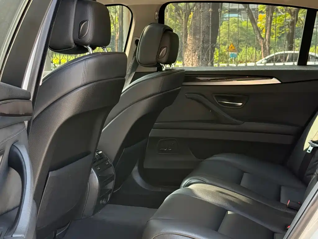 BMW 5 Series — миниатюра 16