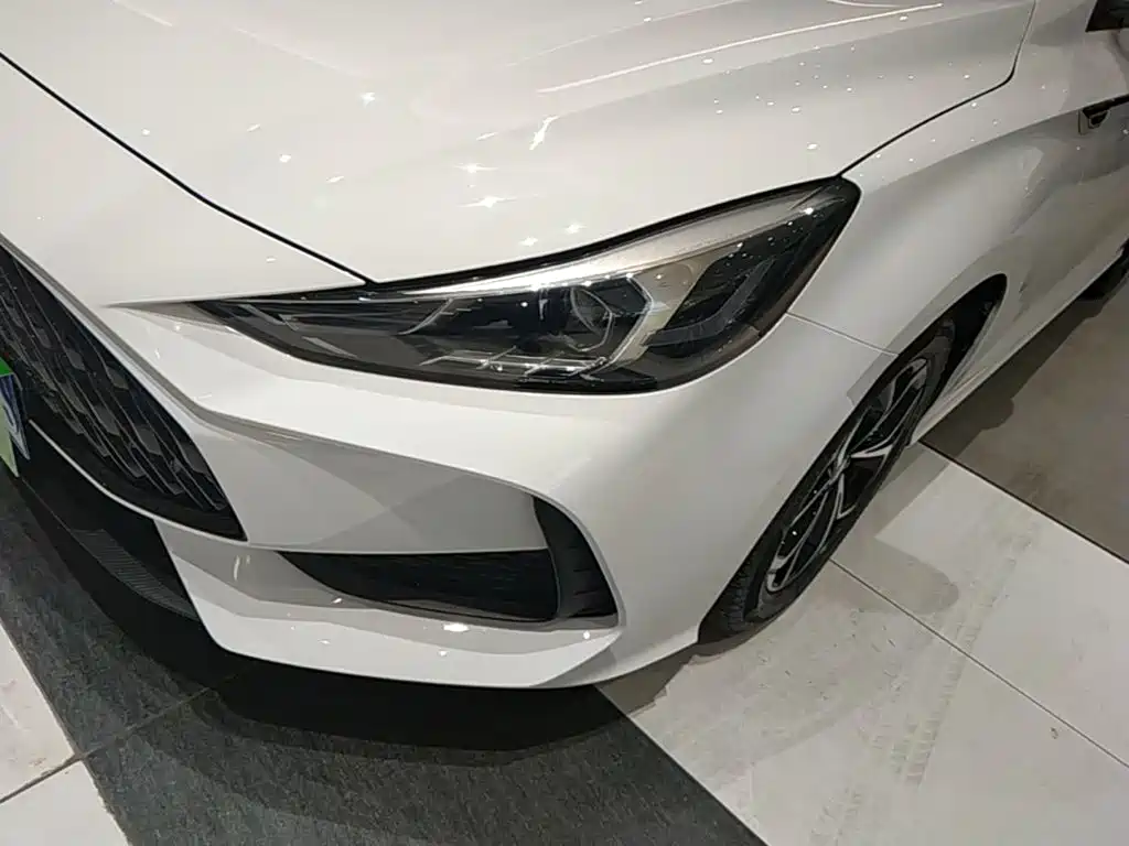 MG MG5 — миниатюра 24