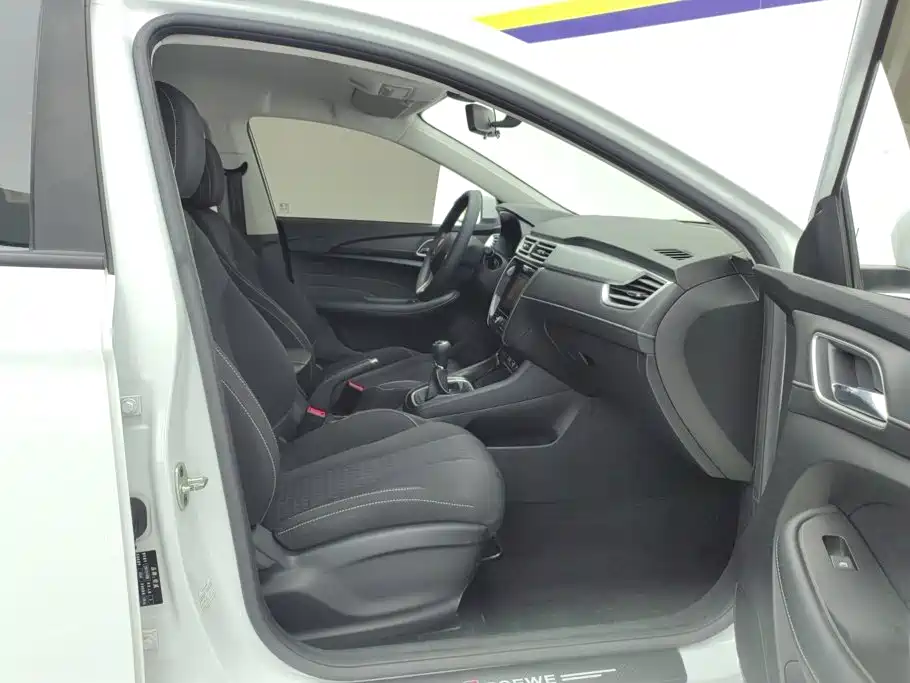 Roewe i5 — миниатюра 8