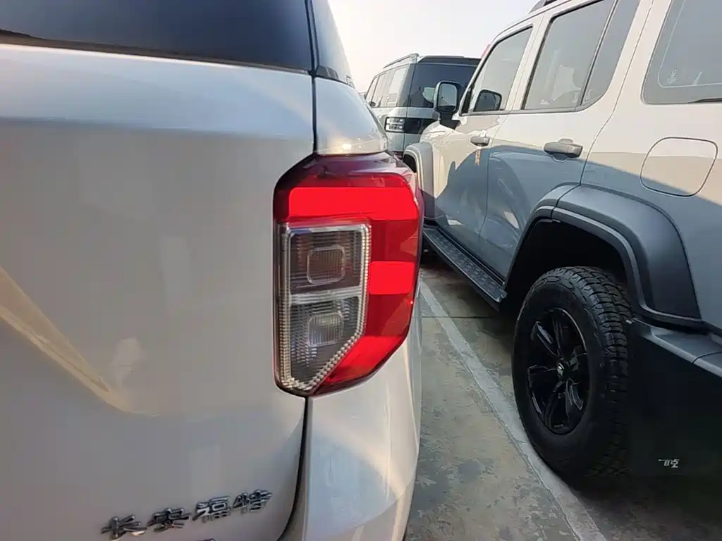 Ford Explorer — миниатюра 8