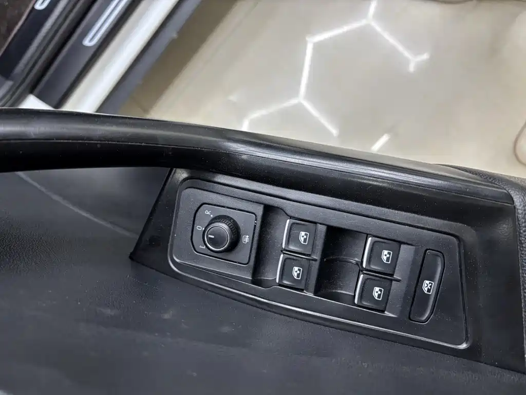 VOLKSWAGEN T ROC EXPLORING SONGS