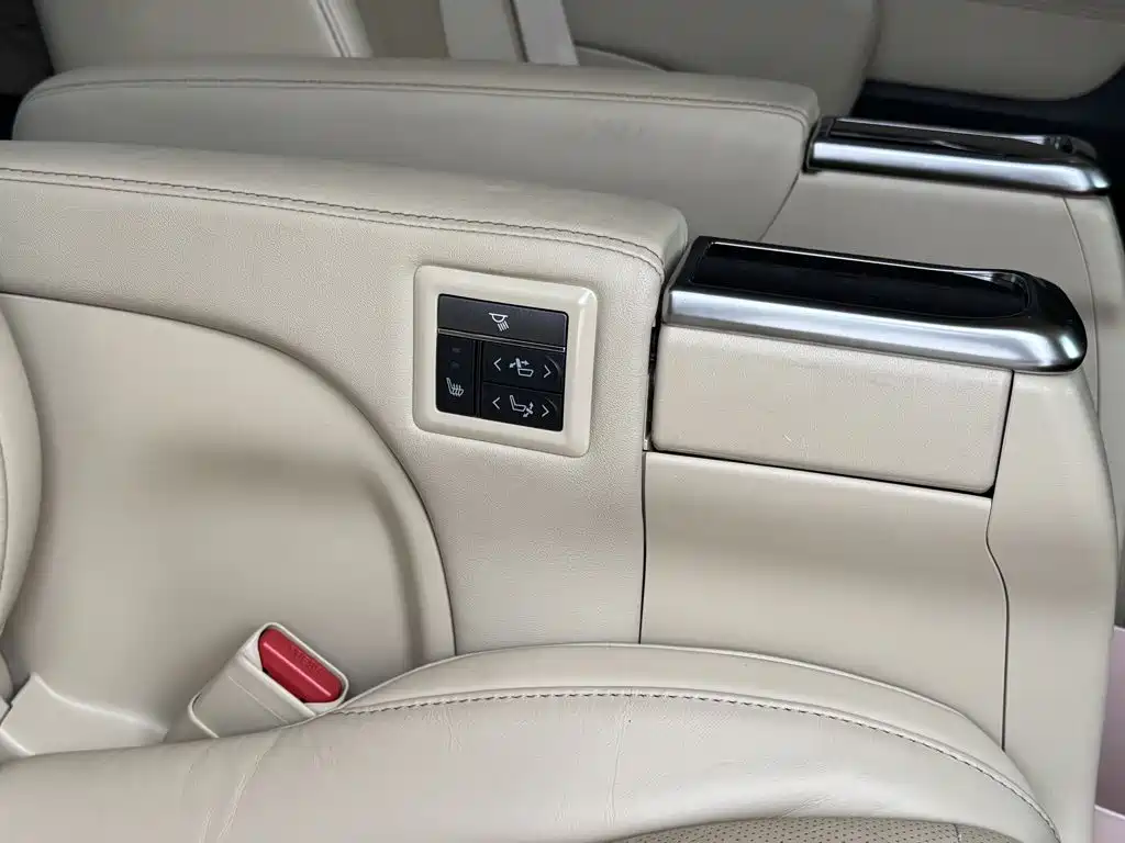 Toyota Alphard — миниатюра 13