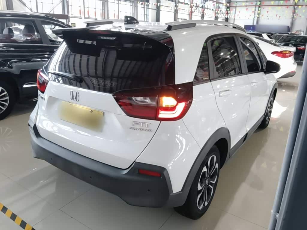 Honda Fit 1.5 л 2021 г. Белый, пробег 46400 км