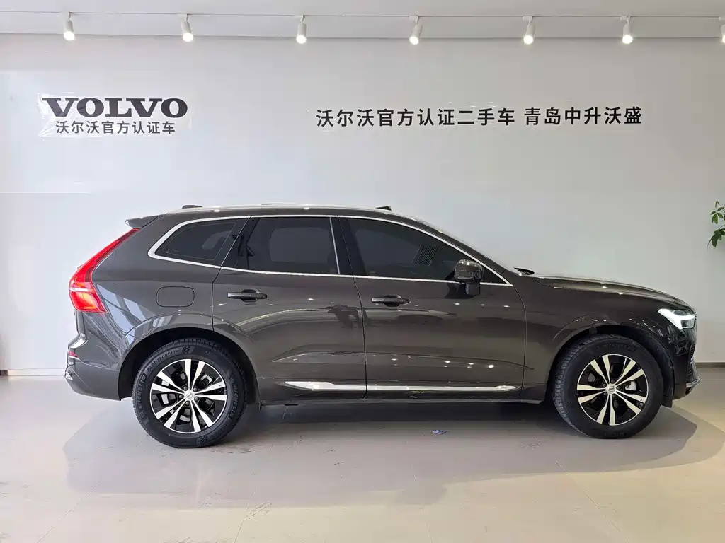 Volvo XC60 2024 B5 Luxury