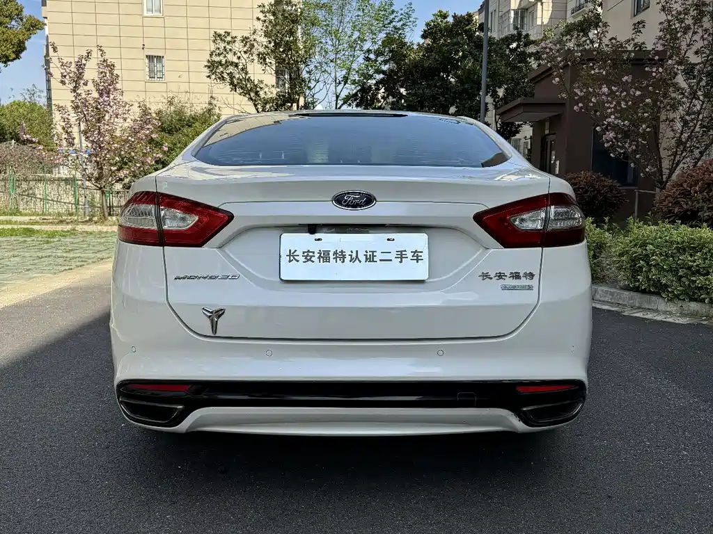 Ford Mondeo 2013 2.0L GTDi200 Fashion