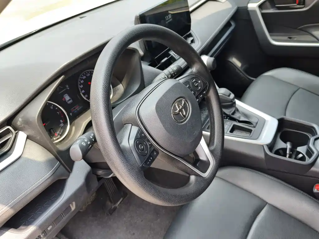 Toyota RAV4 — миниатюра 15