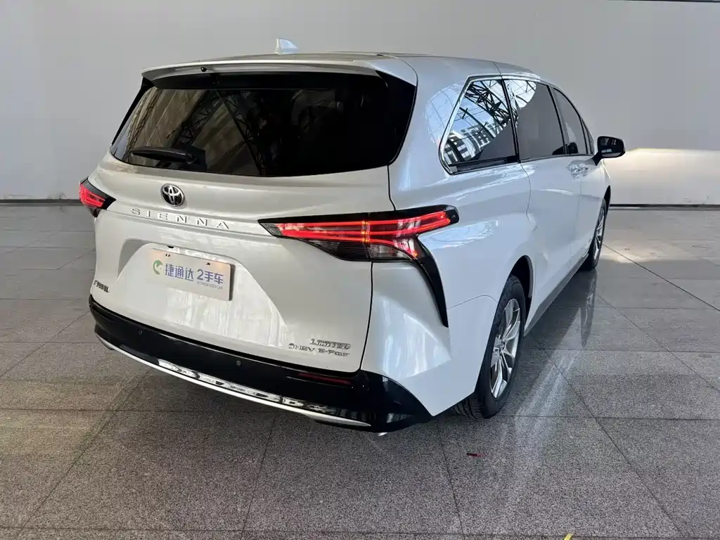 Toyota Sienna — миниатюра 4