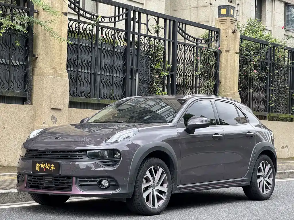 Lynk & Co 02