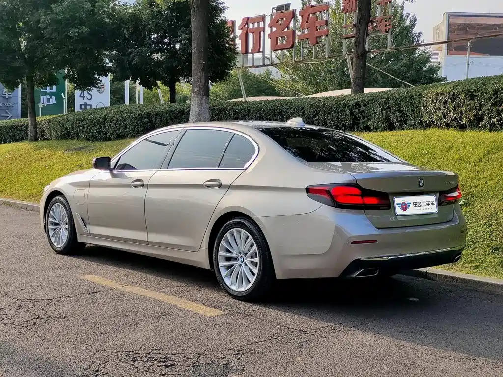BMW 5 Series New Energy — миниатюра 4