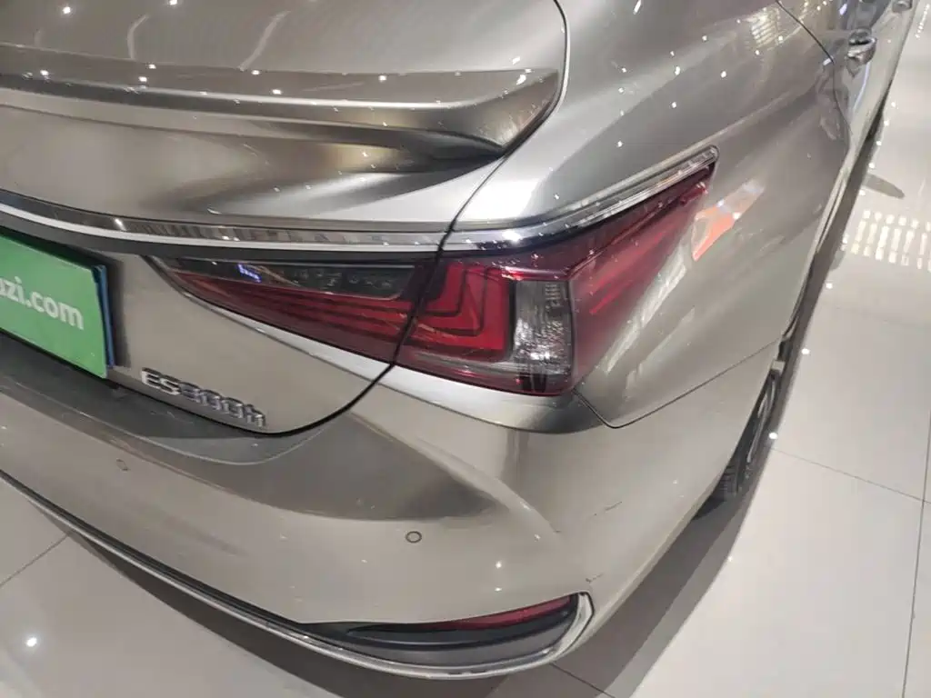 Lexus ES — миниатюра 8