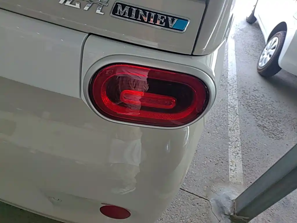 Wuling MINIEV — миниатюра 8