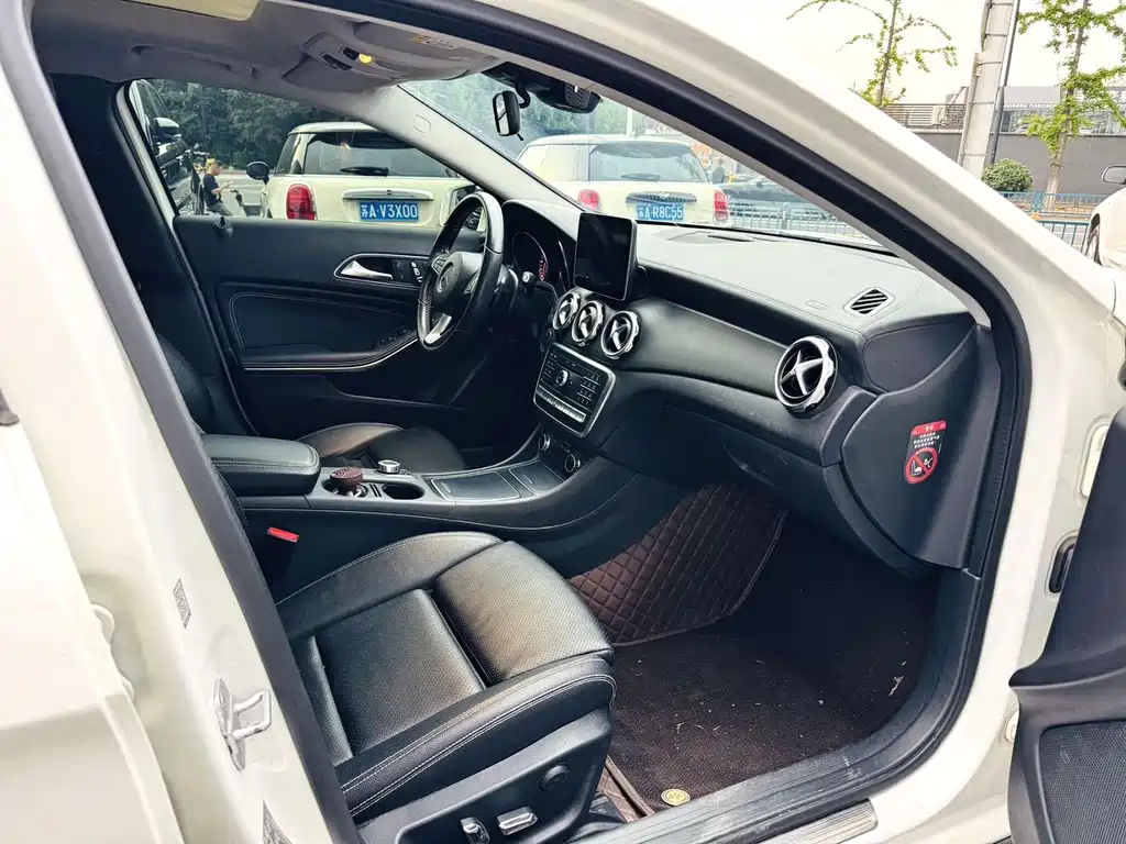 Mercedes-Benz GLA — миниатюра 8