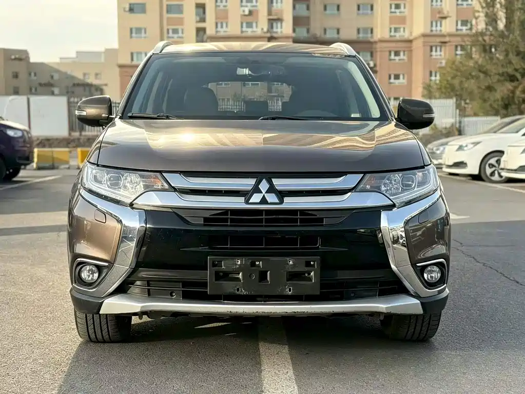 Mitsubishi Outlander — миниатюра 2