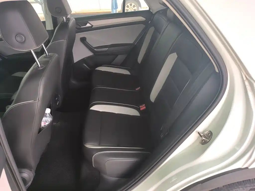 Volkswagen T-Roc — миниатюра 17