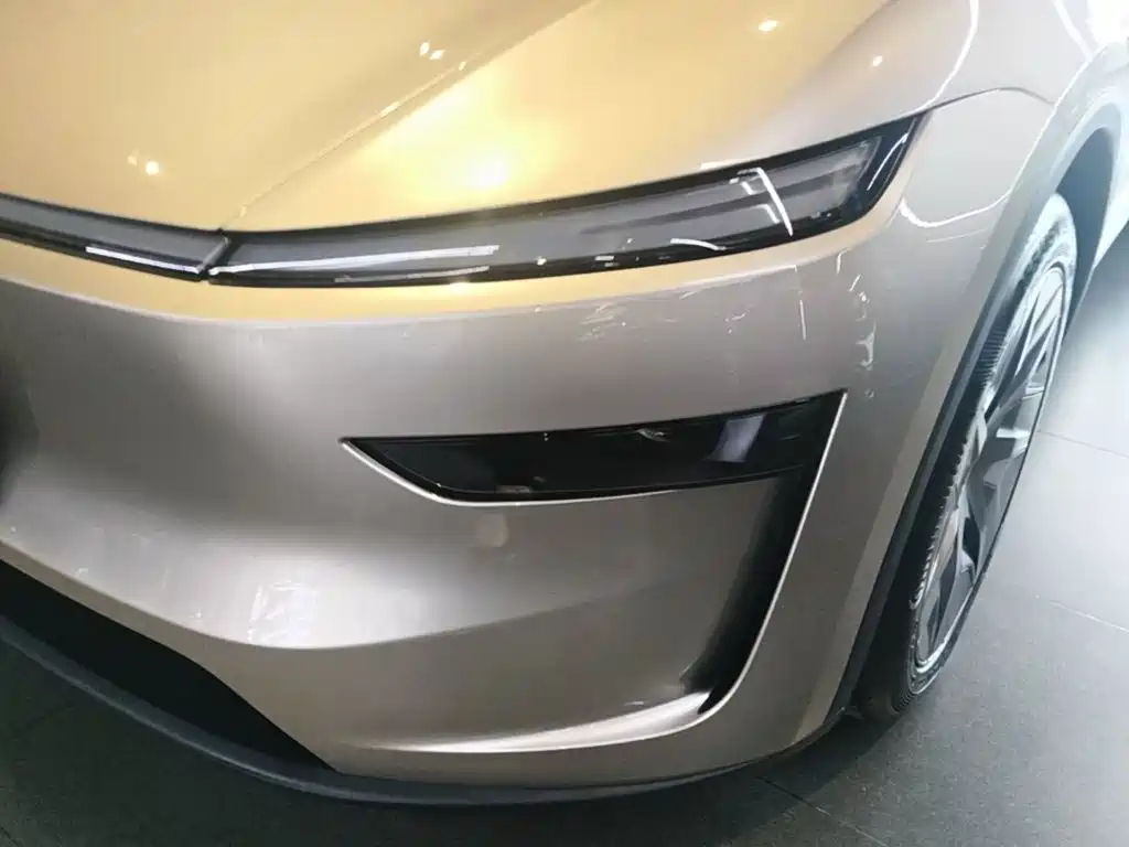 Tesla Model Y L — миниатюра 24