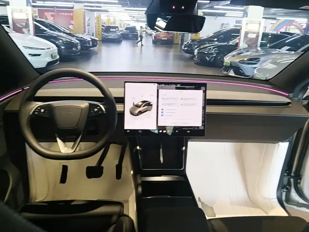 Tesla Model Y L — миниатюра 10