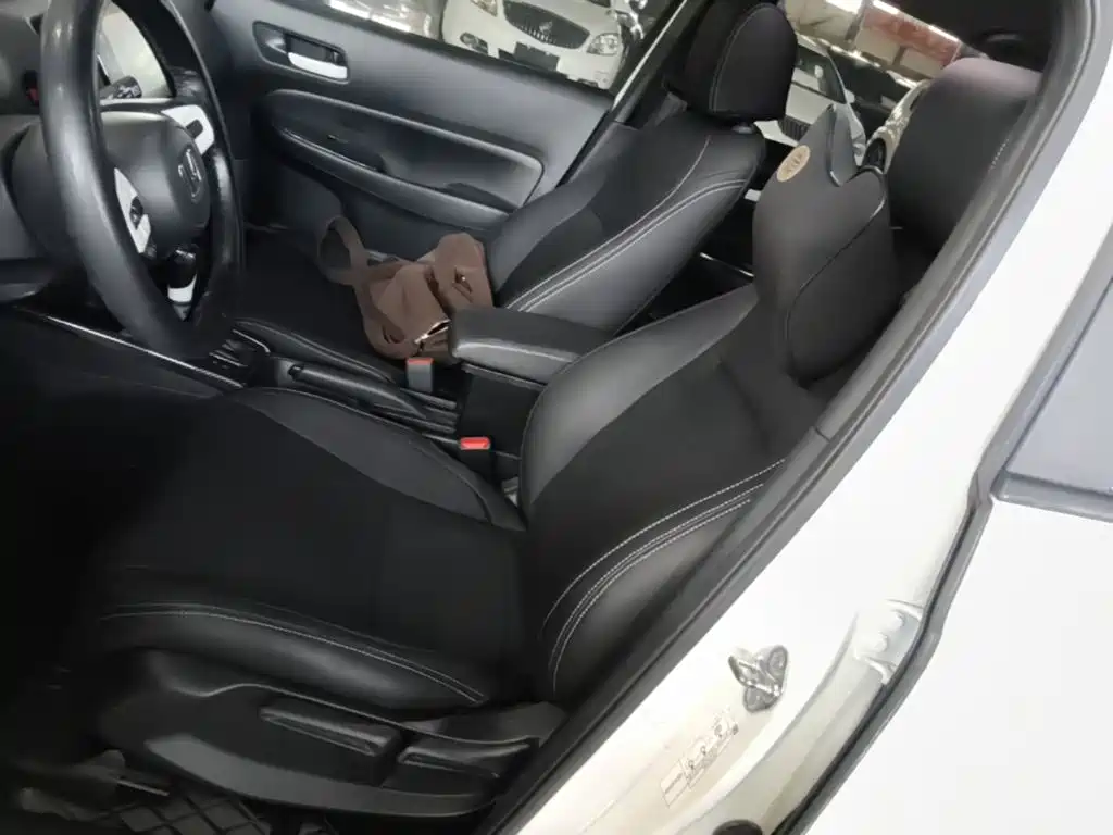 Honda Fit — миниатюра 15
