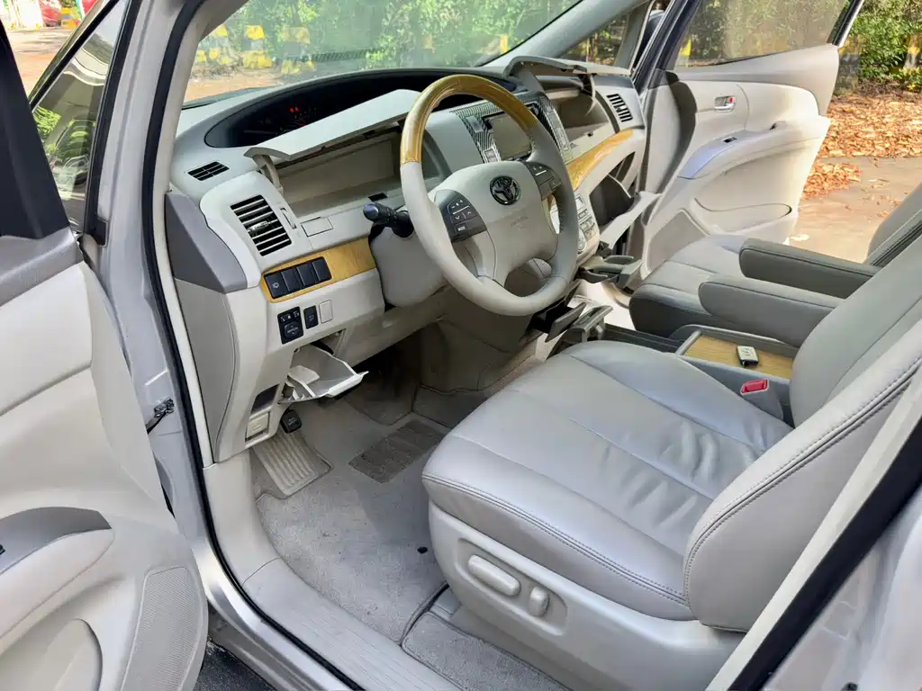 Toyota Previa — миниатюра 4