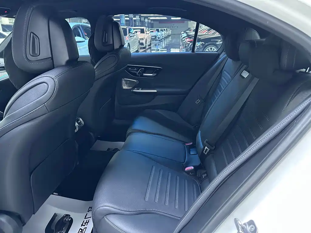 Mercedes-Benz C-Class — миниатюра 5
