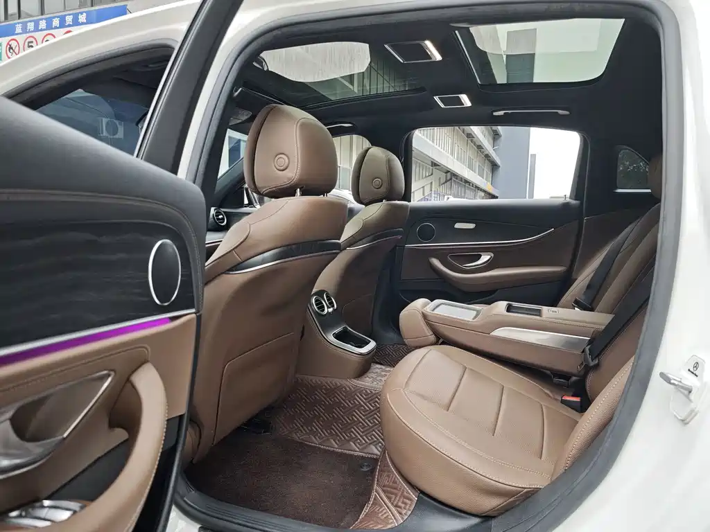 Mercedes-Benz E-Class — миниатюра 7