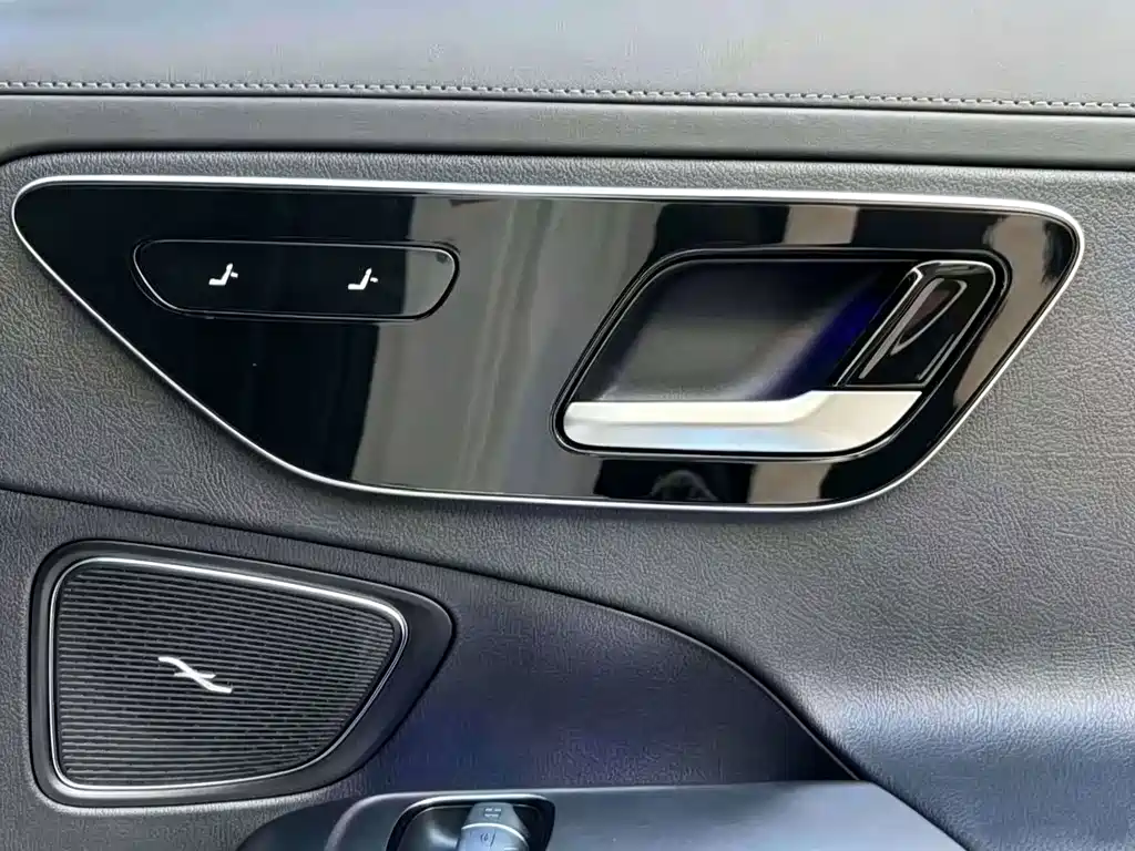 Mercedes-Benz C-Class — миниатюра 9