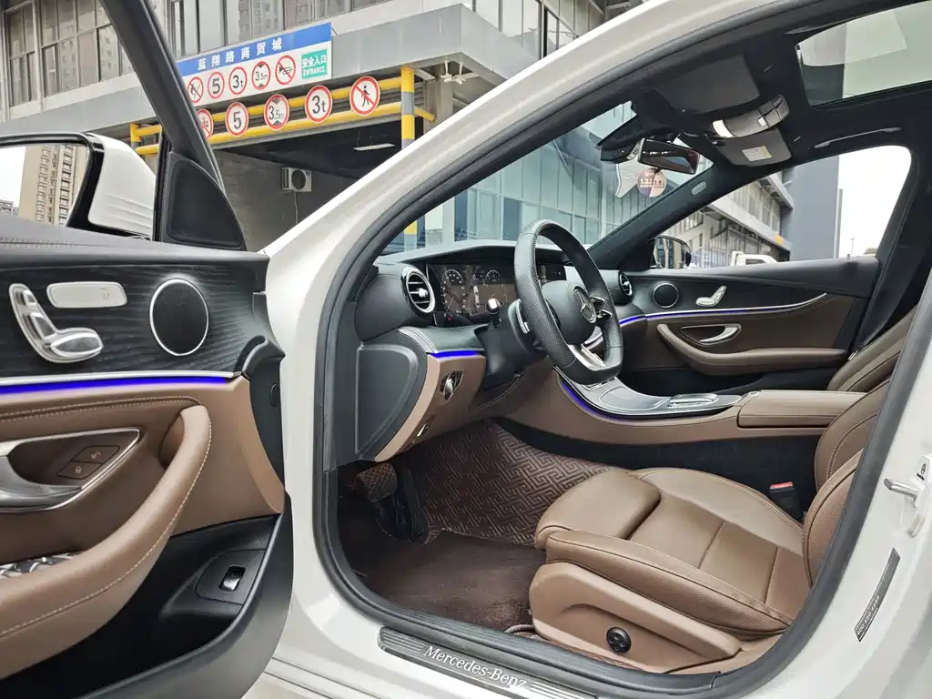 Mercedes-Benz E-Class — миниатюра 6