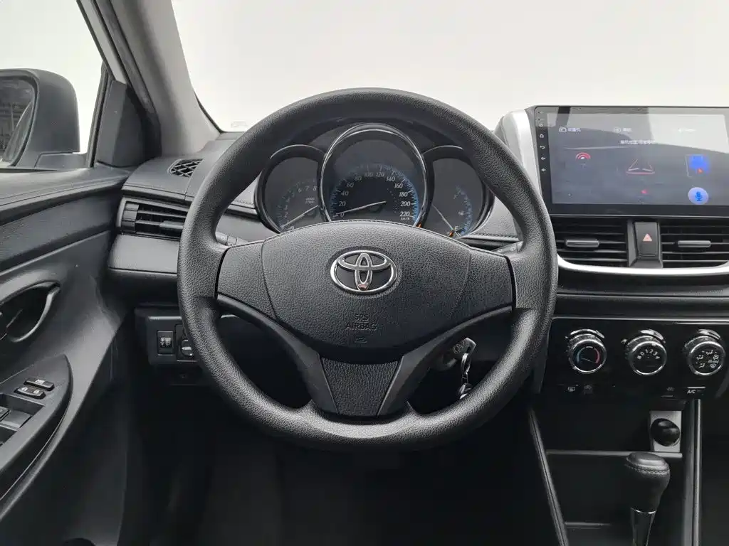 Toyota Yaris L — миниатюра 11