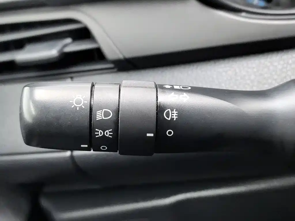 Toyota Yaris L — миниатюра 21