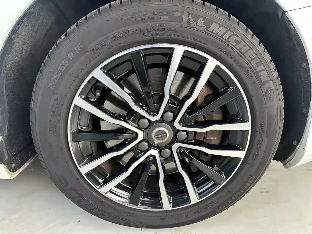 Volvo V40 — миниатюра 12