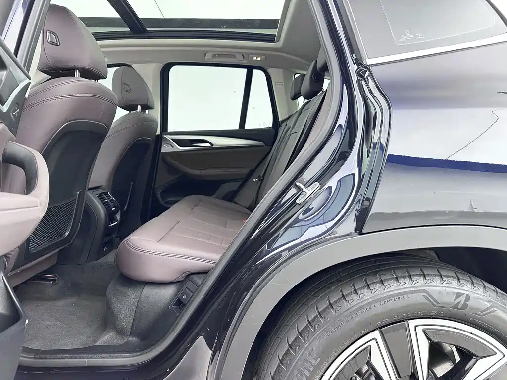 BMW iX3 — миниатюра 8