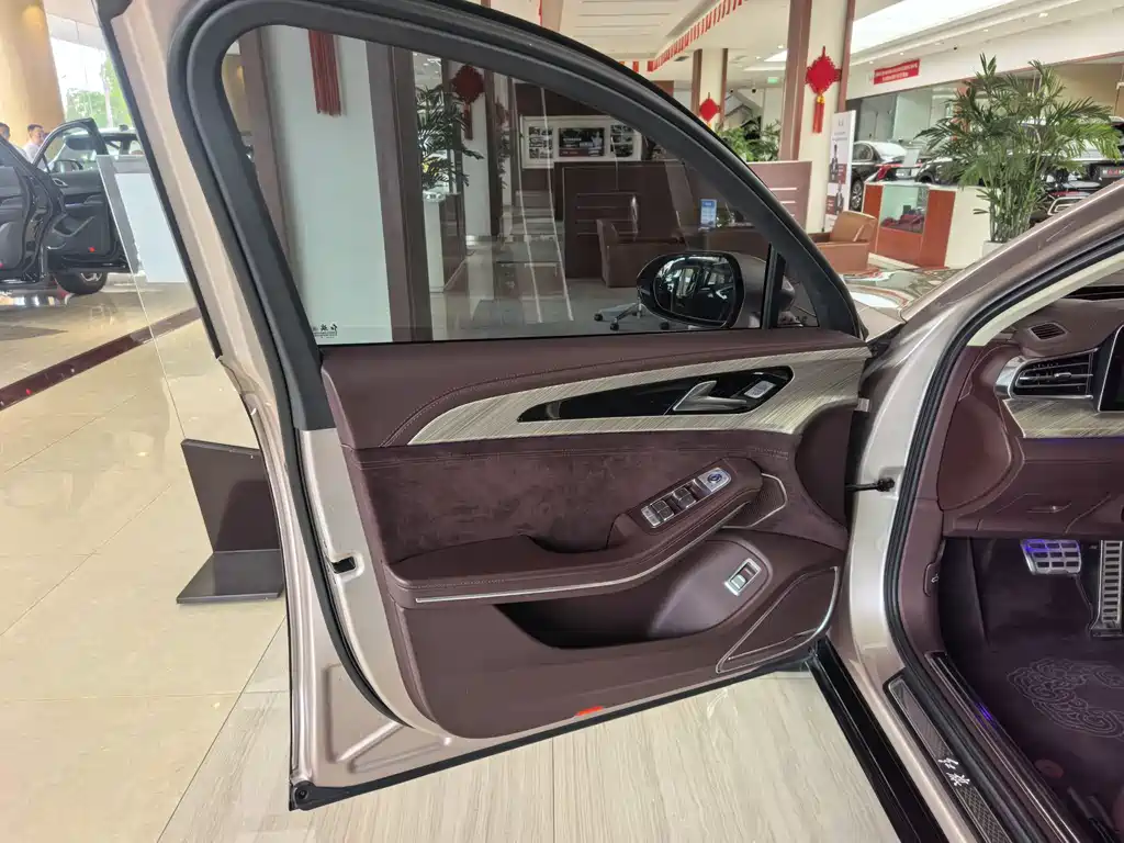 Hongqi H9 2020 3.0T мест