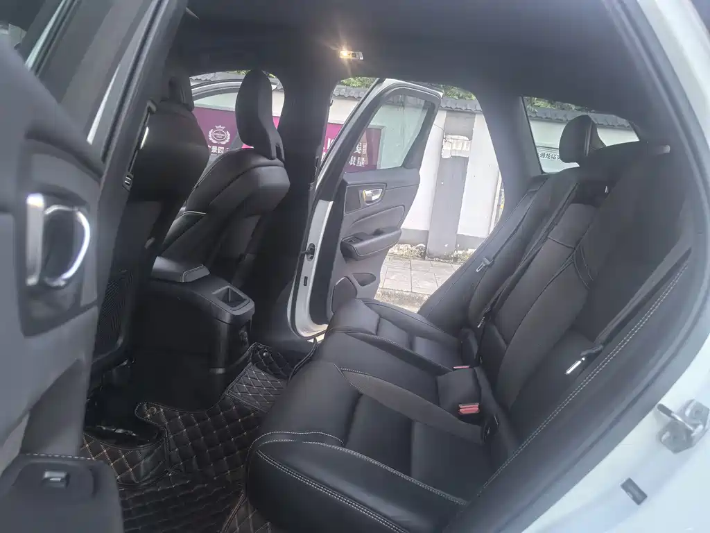 Volvo XC60 PHEV — миниатюра 19