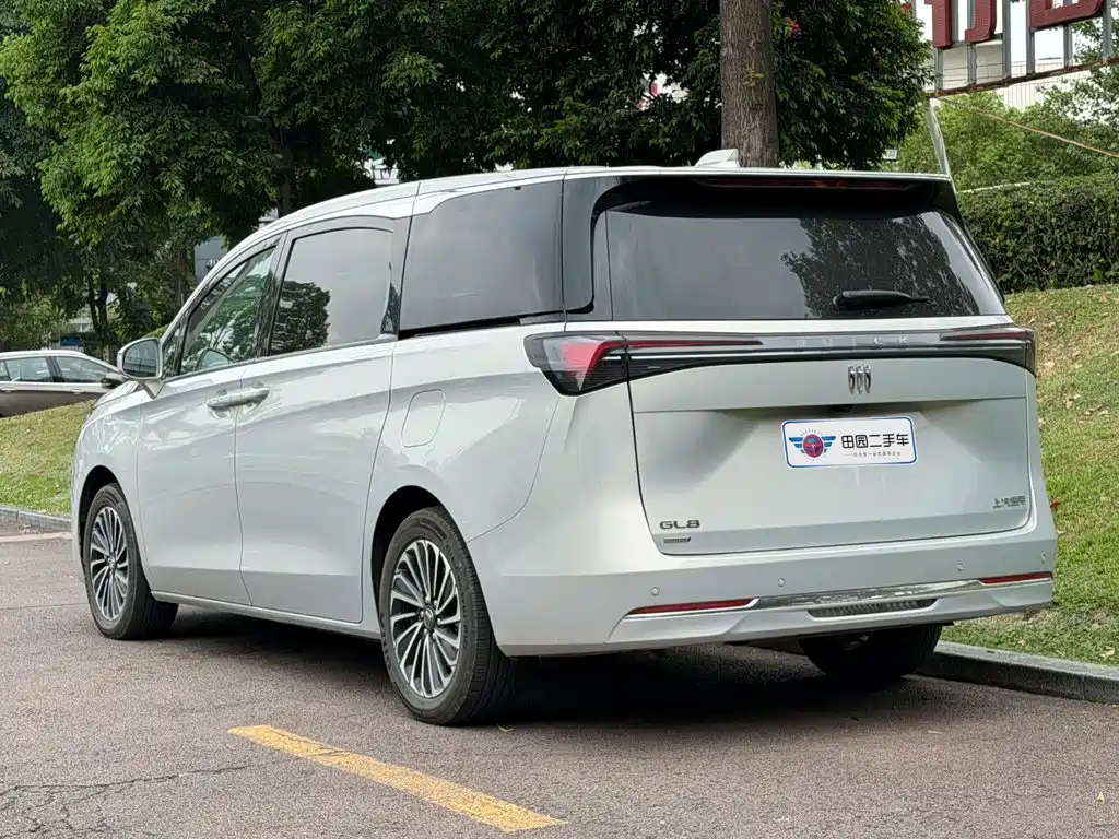 Buick GL8 Hybrid — миниатюра 4