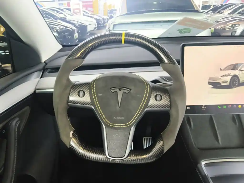 Tesla Model Y — миниатюра 11