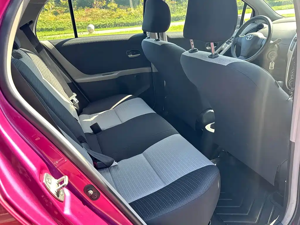 Toyota Yaris — миниатюра 7