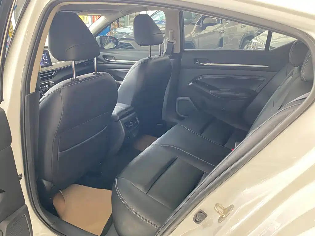 Nissan Teana — миниатюра 7