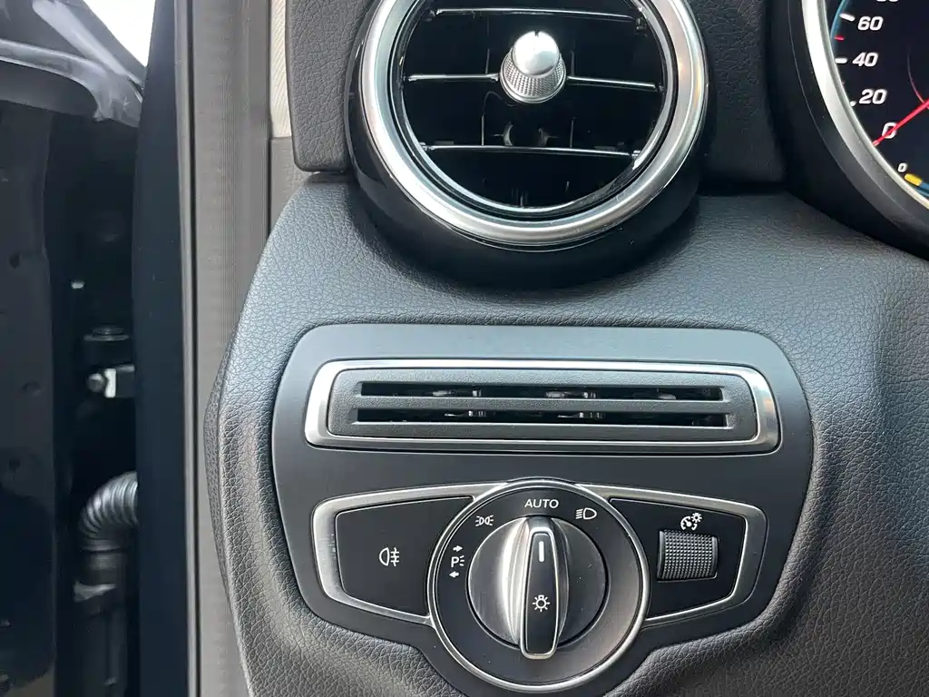 Mercedes-Benz C-Class — миниатюра 13