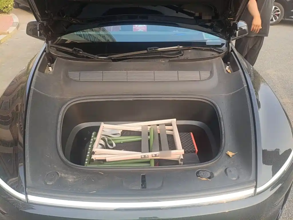 Tesla Model Y — миниатюра 21