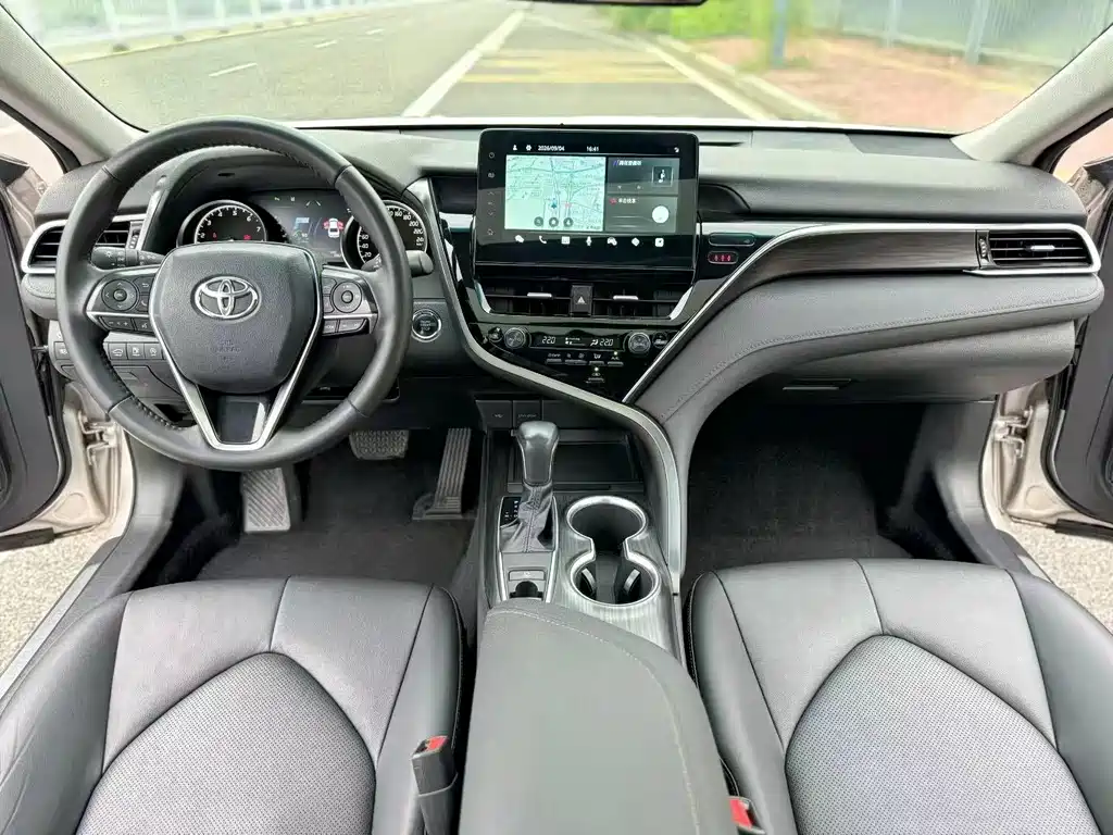 Toyota Camry — миниатюра 8