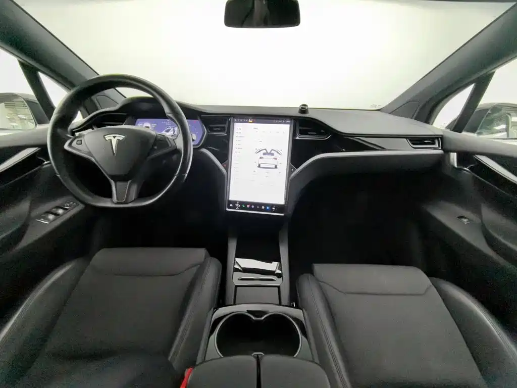 Tesla Model X — миниатюра 5
