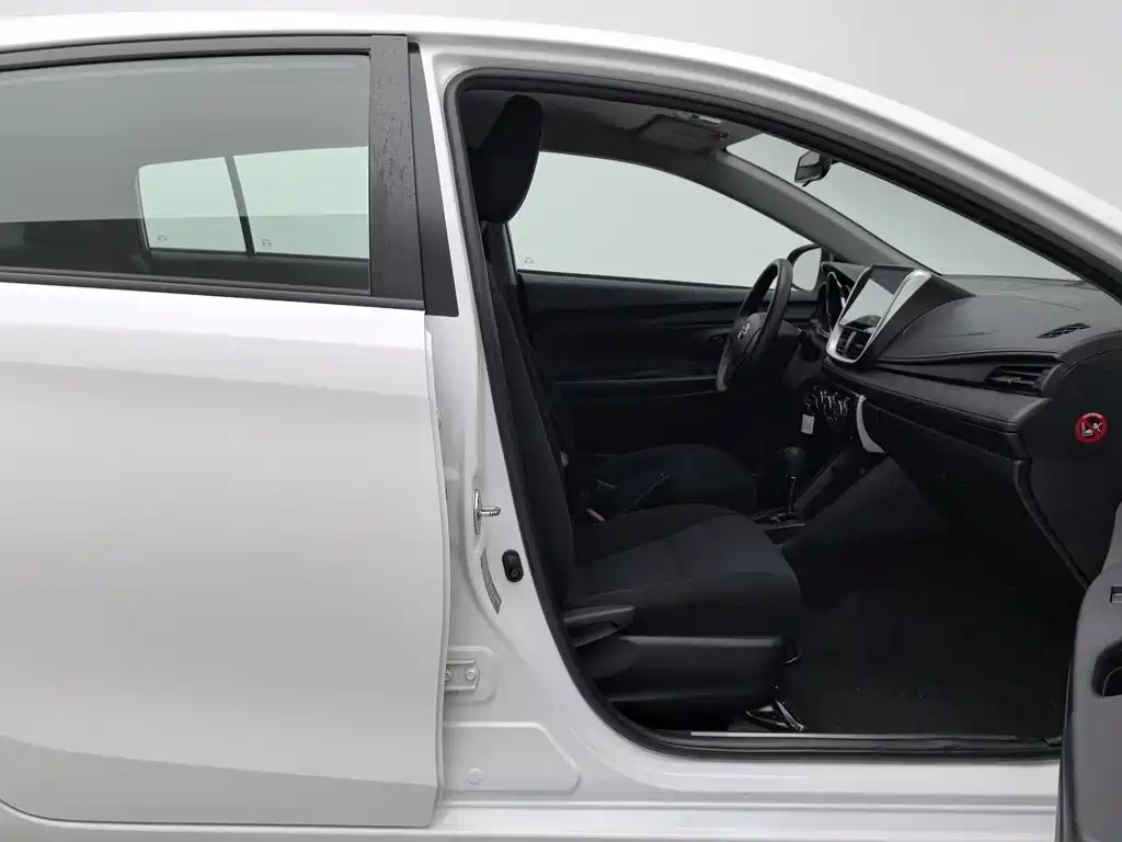 Toyota Yaris L — миниатюра 23