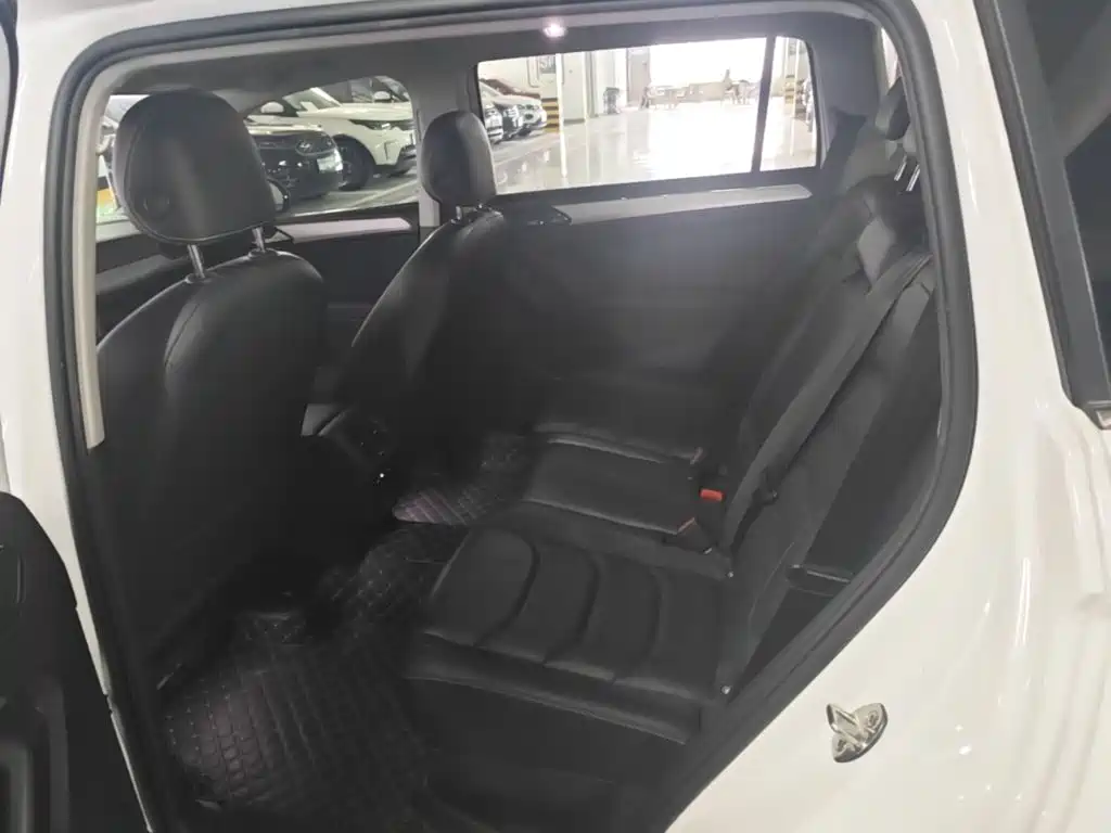 Volkswagen Tiguan L — миниатюра 19
