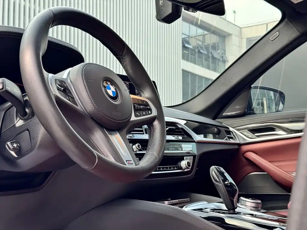 BMW 5 Series — миниатюра 6