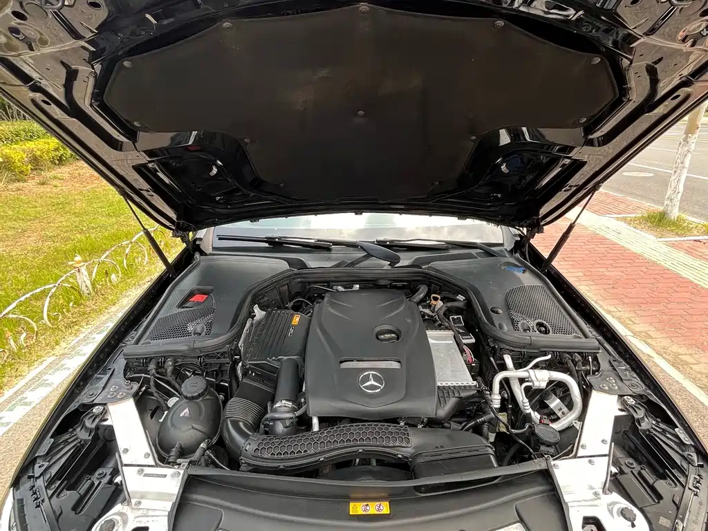 Mercedes-Benz E-Class — миниатюра 7