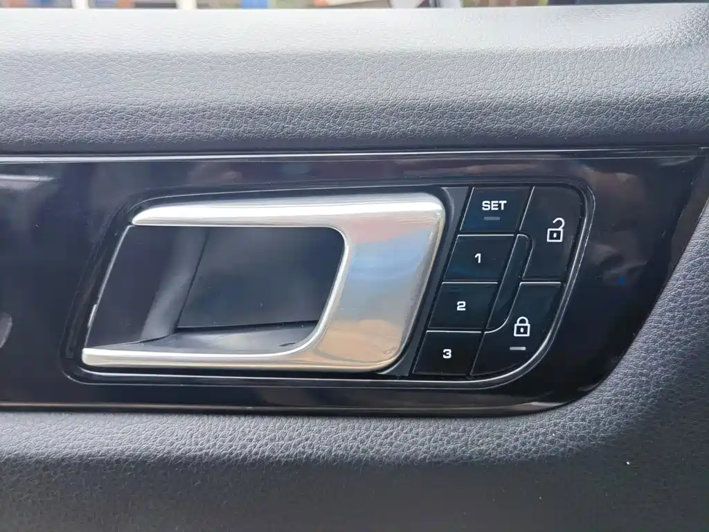 Porsche Cayenne — миниатюра 36