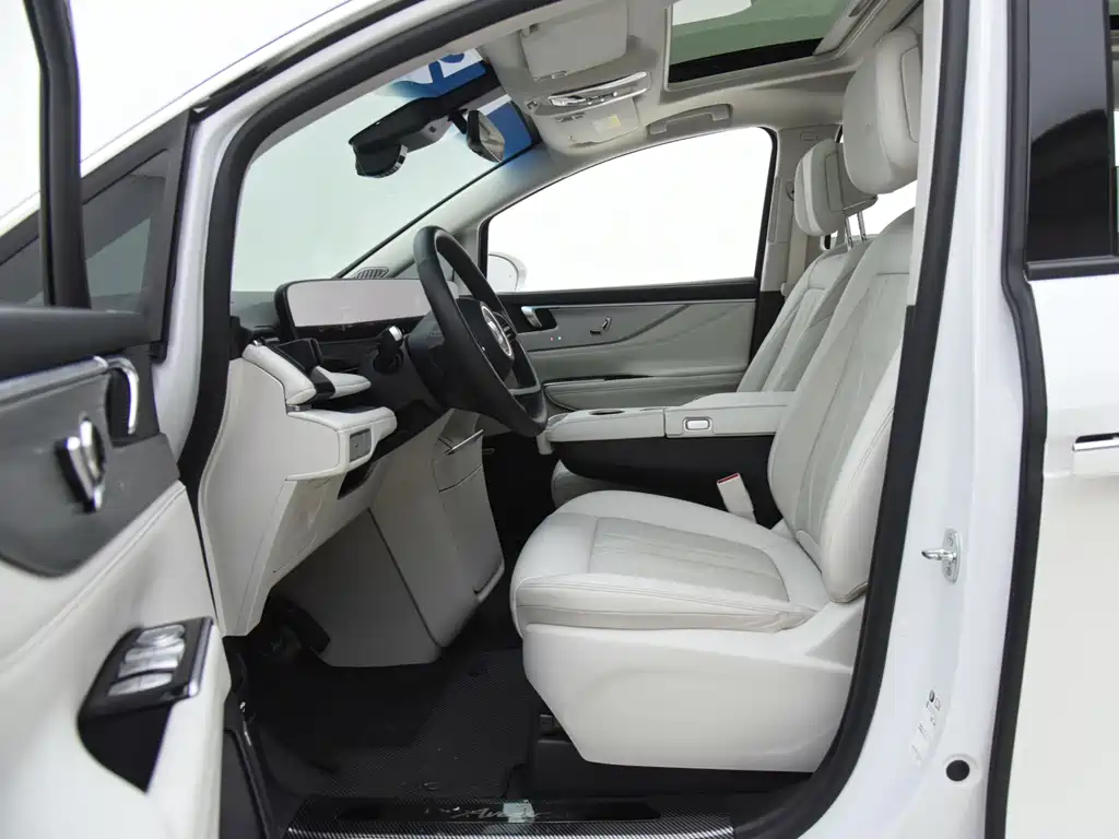 Buick GL8 2024 Premium 7 мест