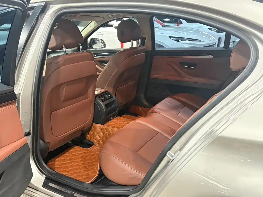 BMW 5 Series — миниатюра 8