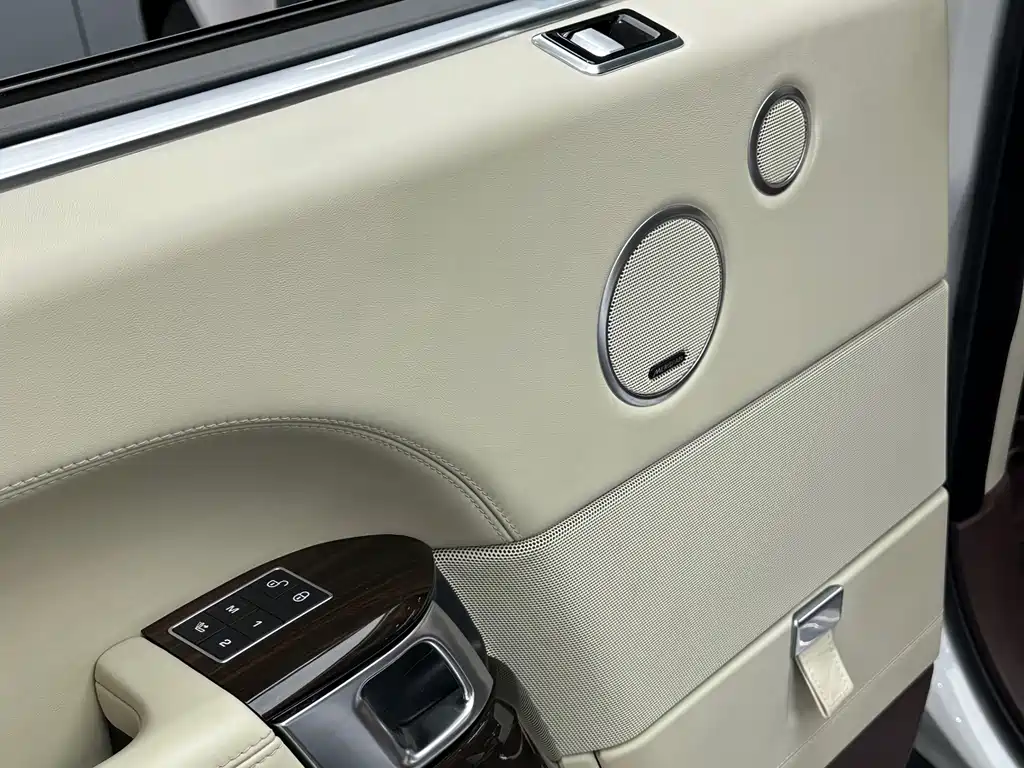 Land Rover Range Rover — миниатюра 25