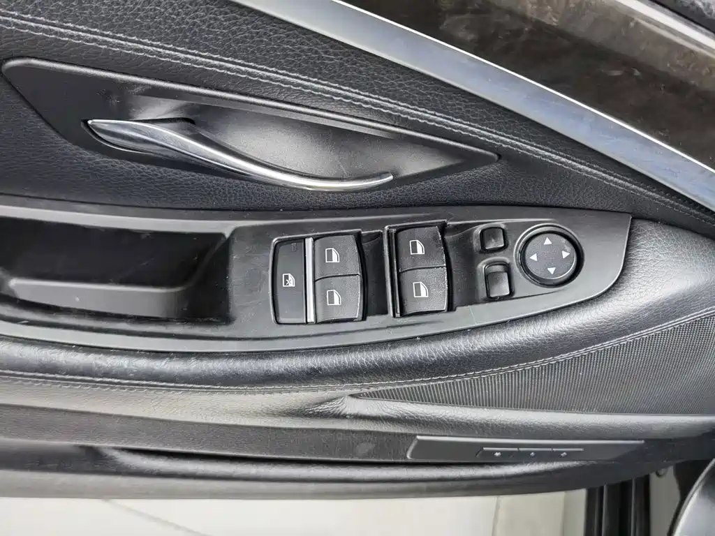 BMW 5 Series — миниатюра 9