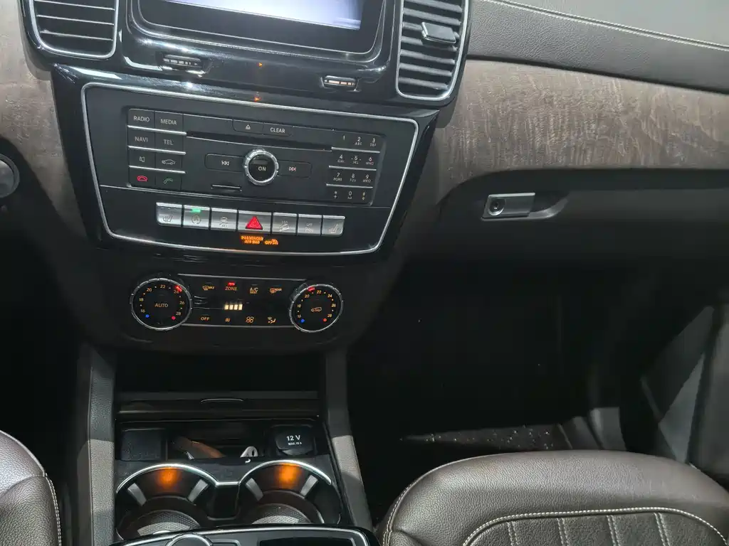 Mercedes-Benz GLE (Import) — миниатюра 19